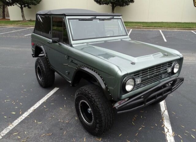 1971 Restomod Ford Bronco 5.0 fuel-injected Mustang engine 1971 Ford Bronco