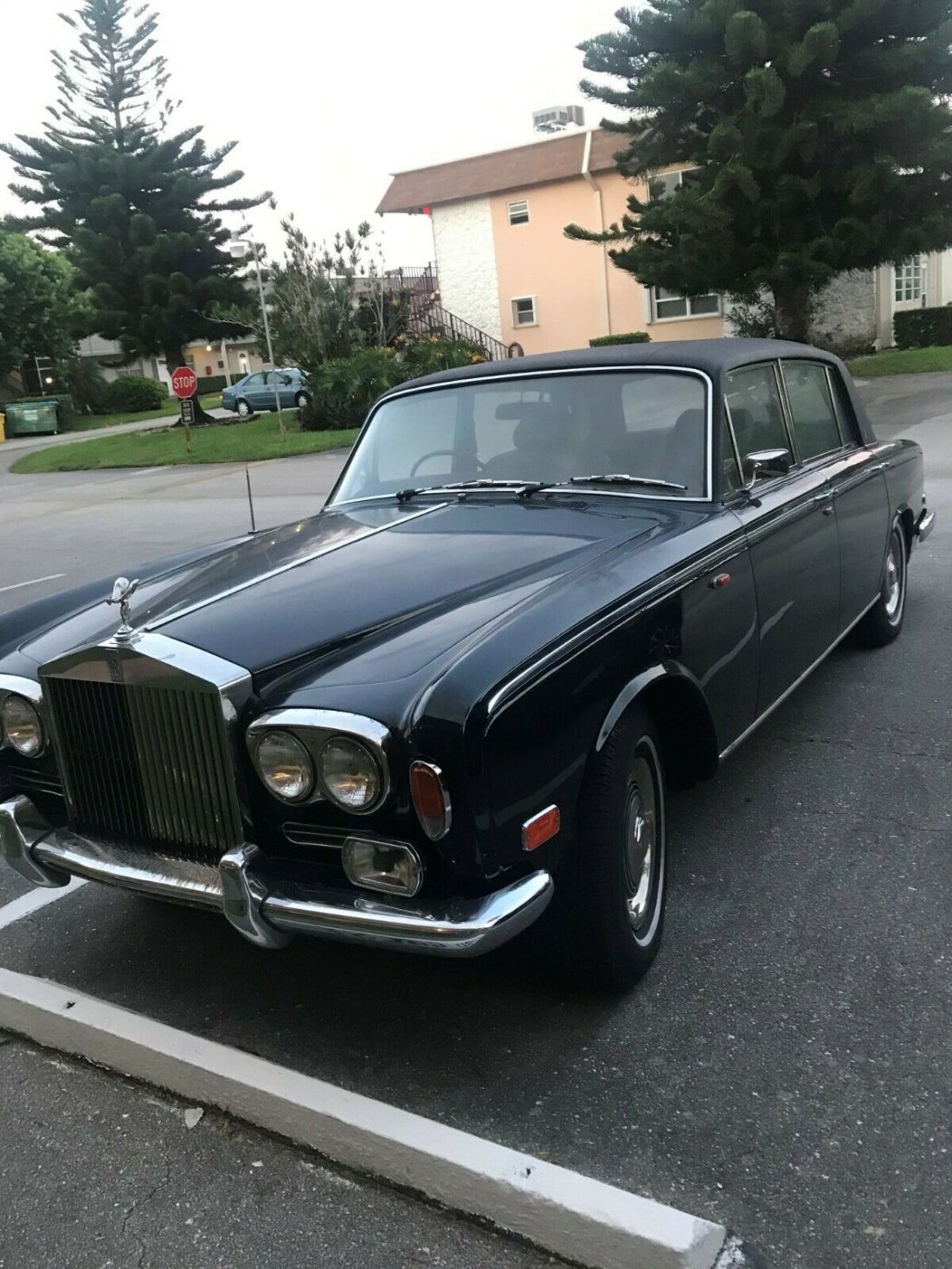 1971 Rolls-Royce Silver Shadow LWB (Long Wheel Base) RHD (Right Hand Drive) 1971 Rolls-Royce Silver Shadow wooden trim in good condition