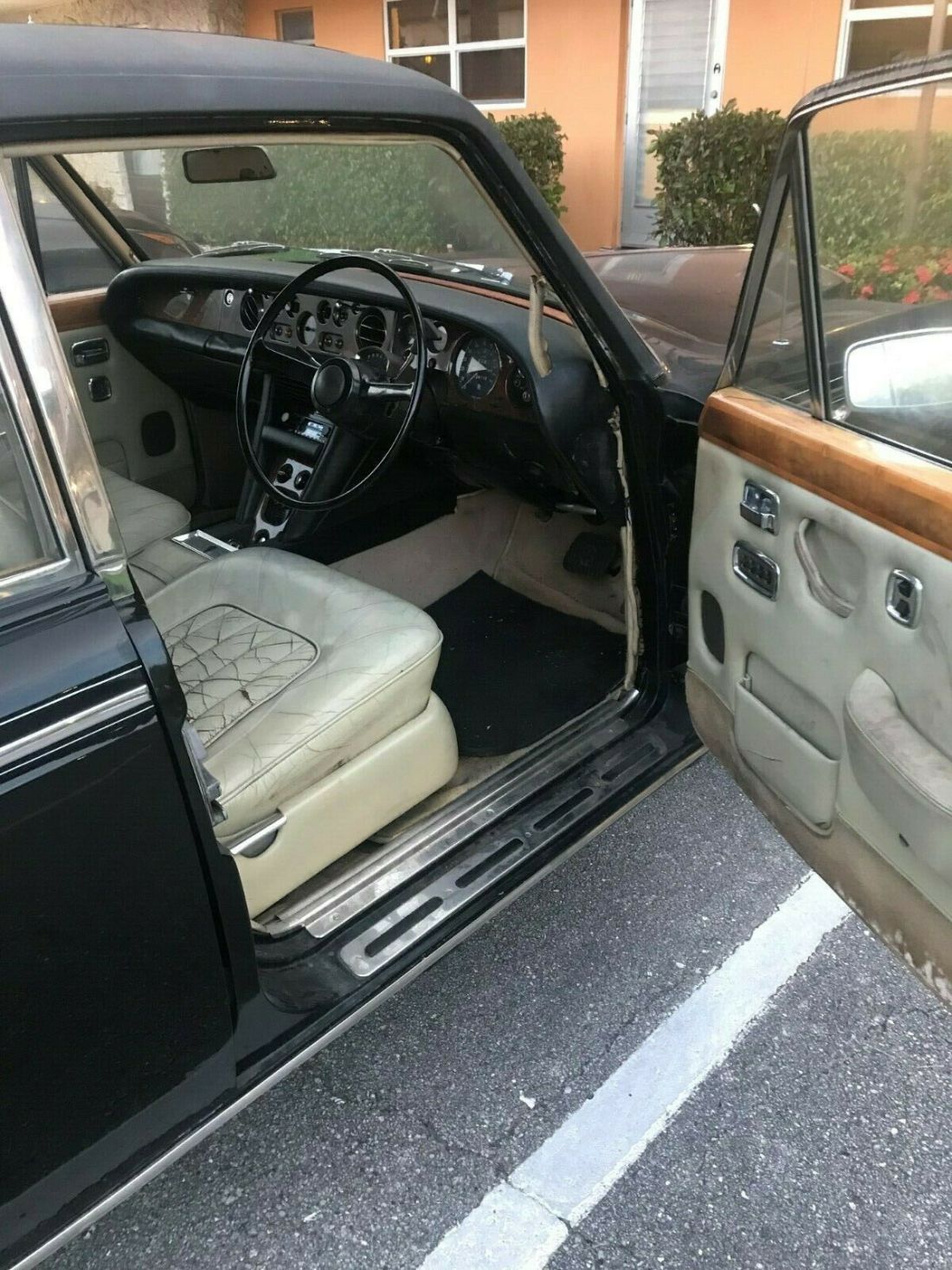 1971 Rolls-Royce Silver Shadow wooden trim in good condition - photo 4
