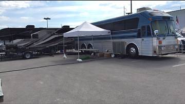Silver Eagle Entertainer Tour Bus Motorhome - photo 12