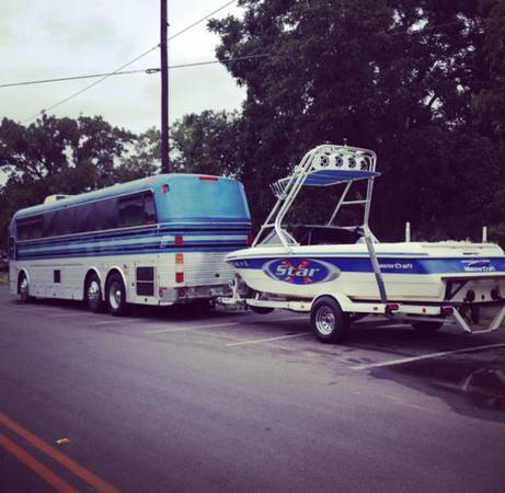 Silver Eagle Entertainer Tour Bus Motorhome - photo 5