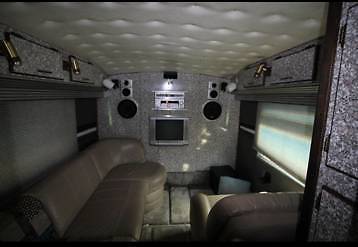 Silver Eagle Entertainer Tour Bus Motorhome - photo 9