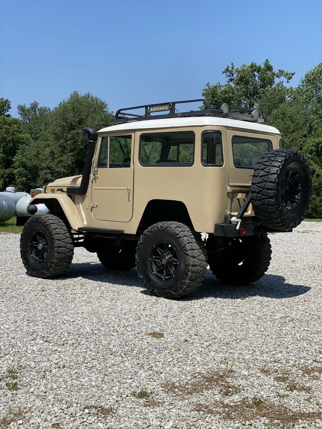 1971 Toyota Land Cruiser 40 - photo 2