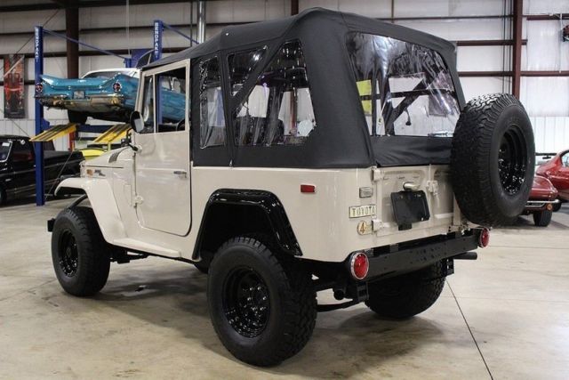 1971 Toyota Land Cruiser FJ-40 - photo 3