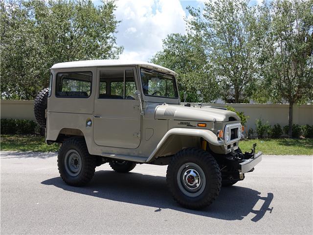 1971 Toyota Land Cruiser FJ40 - Stunning Nut and Bolt Restoration 1971 Toyota Land Cruiser --