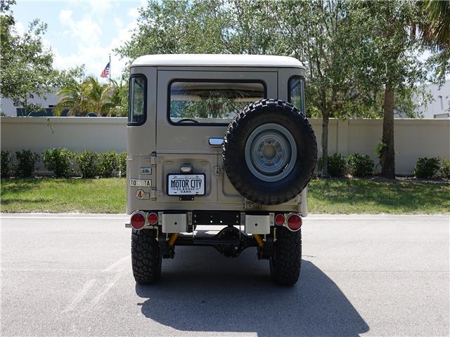 1971 Toyota Land Cruiser -- - photo 4