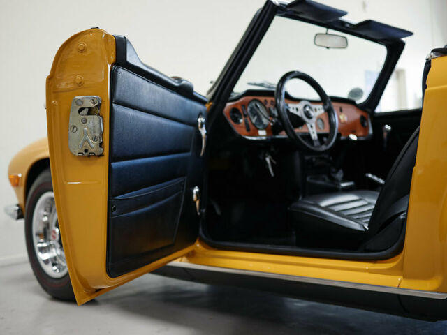 1971 Triumph TR-6 Petrol Injected Model - photo 12