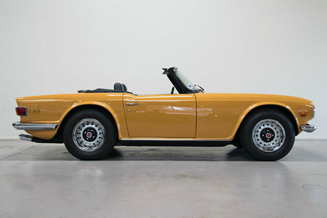 1971 Triumph TR-6 Petrol Injected Model - photo 2