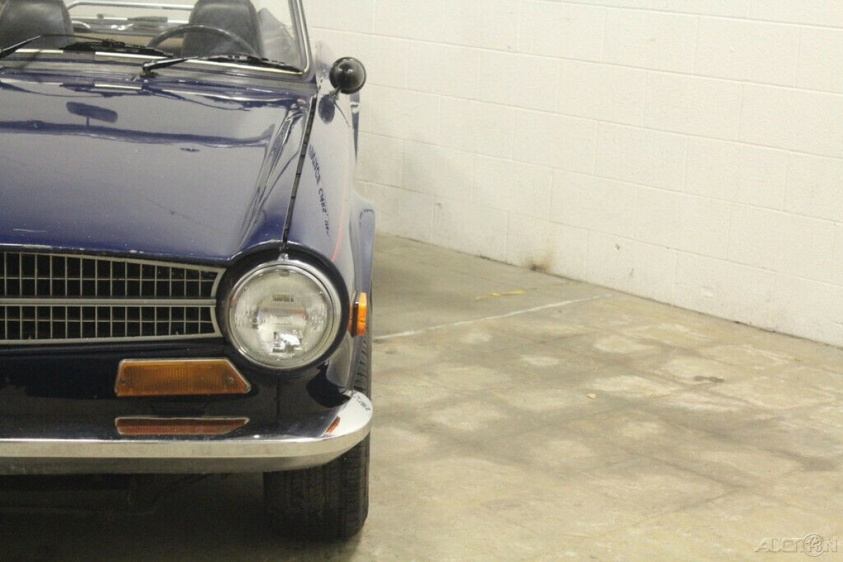 1971 Triumph TR-6 Convertible - photo 8