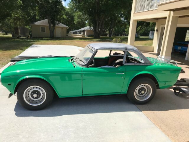 1971 Triumph TR6 Project with comprehensive spare body panels (lowered reserve!) 1971 Triumph TR-6