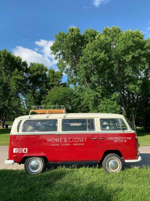 1971 Volkswagen Bus Restored Chianti Red Kombi Camper Seat 1971 Volkswagen Bus/Vanagon Deluxe