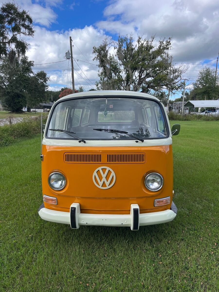 1971 Volkswagen Transporter Bus - photo 2