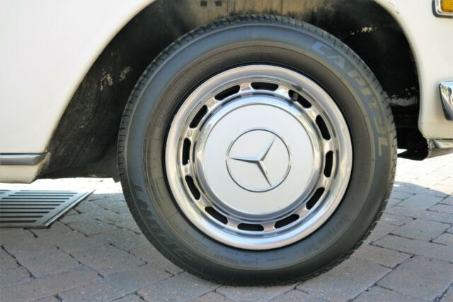 1972 Mercedes-Benz 200-Series - photo 11