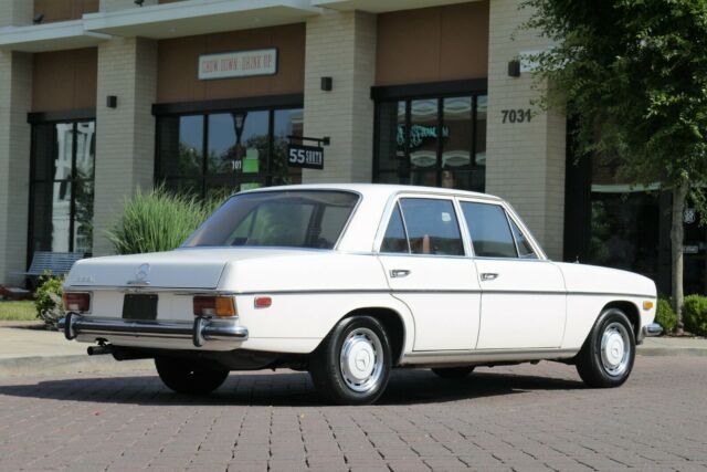 1972 Mercedes-Benz 200-Series - photo 3