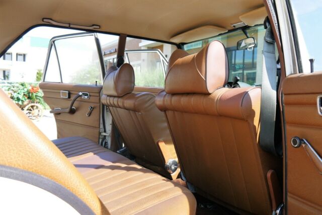 1972 Mercedes-Benz 200-Series - photo 8