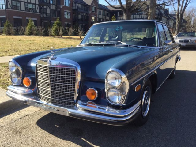 1972 Mercedes-Benz 200-Series