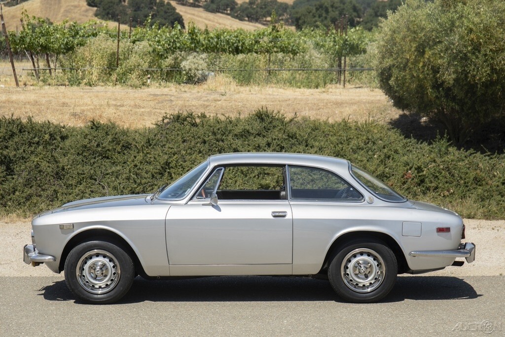 1972 Alfa Romeo GTV 2000 Coupe - photo 2