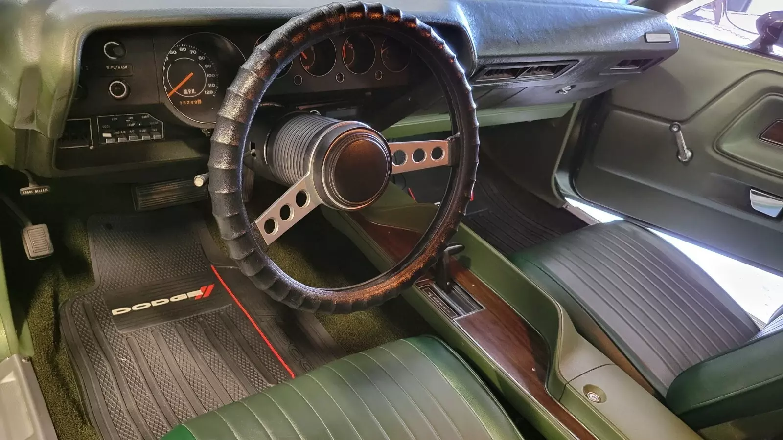 1972 Dodge Challenger - photo 12