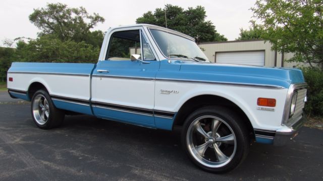 1972 Chevrolet C10 Custom Deluxe, Excellent paint and overall condition 1972 Chevrolet C-10