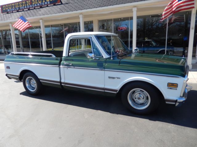 1972 Chevrolet C10 Custom Deluxe Two Tone 350 disc AC Hounds Tooth 12 bolt 1972 Chevrolet C-10