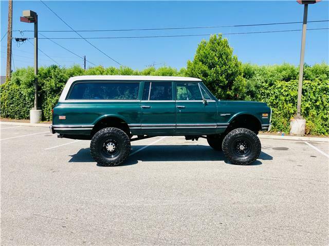 1972 Chevrolet Suburban Custom Deluxe - photo 2