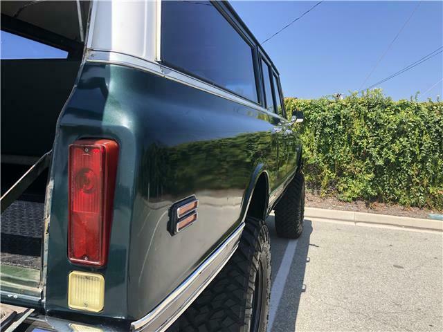 1972 Chevrolet Suburban Custom Deluxe - photo 3
