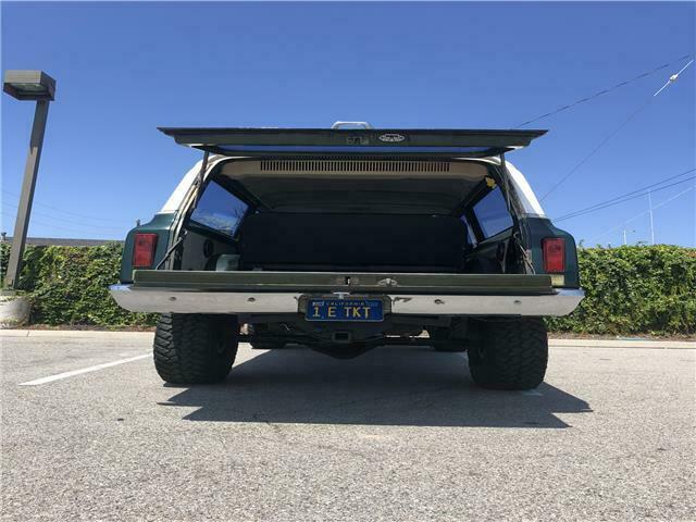 1972 Chevrolet Suburban Custom Deluxe - photo 6