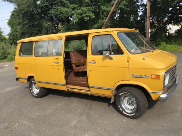1972 Chevrolet Van 350 1/2 ton sport van - photo 10