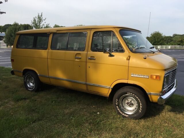 1972 Chevrolet Van 350 1/2 ton sport van - photo 2