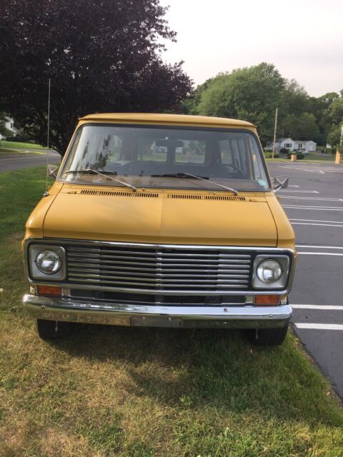 1972 Chevrolet Van 350 1/2 ton sport van - photo 3
