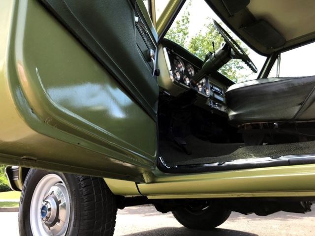 1972 Chevrolet Suburban Custom DLX - photo 9