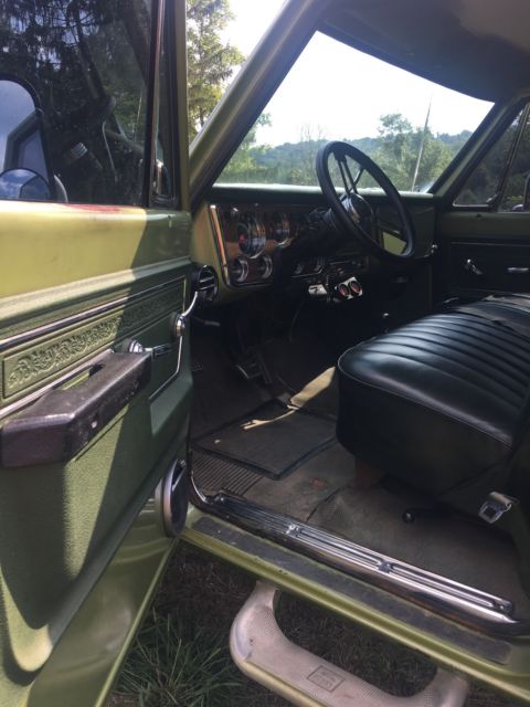 1972 Chevrolet Suburban Custom Deluxe - photo 13