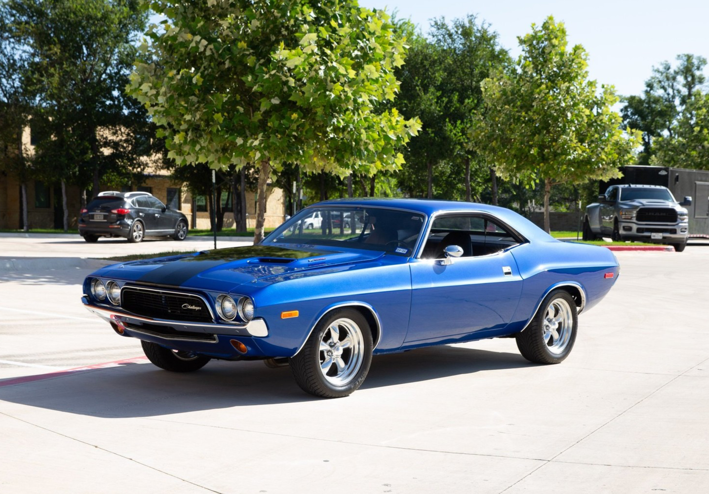 1972 Dodge Challenger 340 V8 Restored Muscle Car - photo 2
