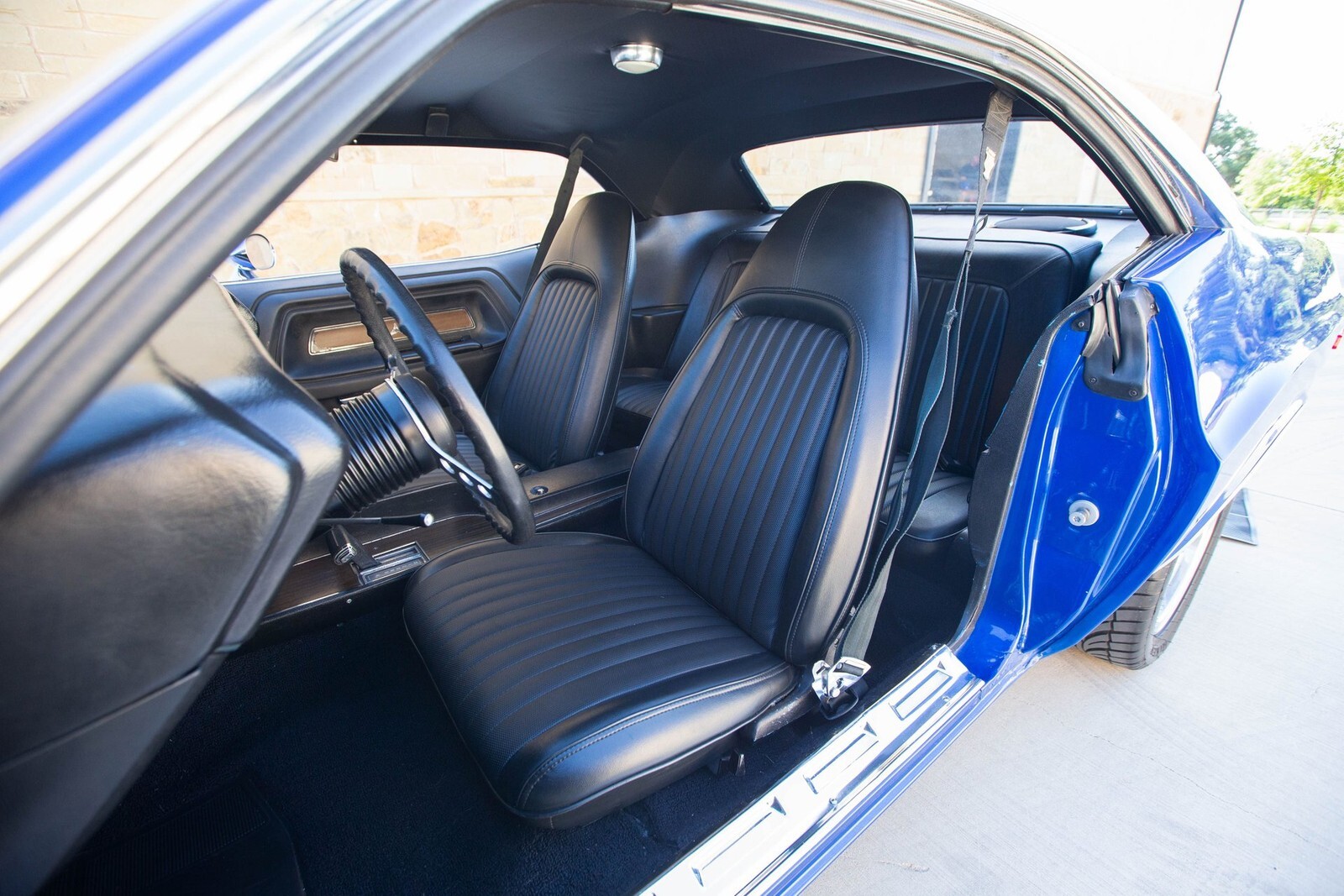 1972 Dodge Challenger 340 V8 Restored Muscle Car - photo 4