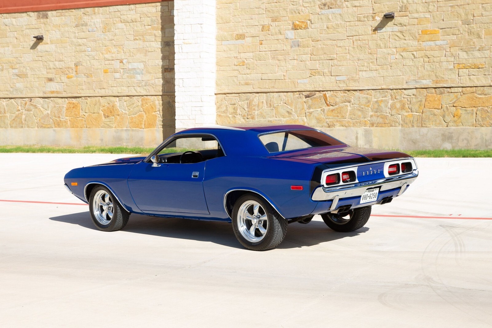 1972 Dodge Challenger 340 V8 Restored Muscle Car - photo 8