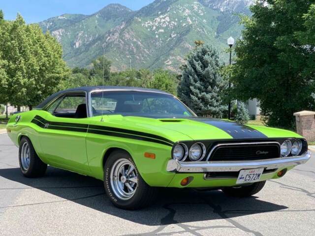 1972 Dodge Challenger RT Tribute Manual RWD I8 7.2 Gasoline 1972 Dodge Challenger RT Tribute