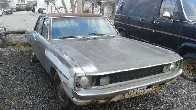 1972 Dodge Dart Swinger 318/automatic 4 door parts car with keys and title 1972 Dodge Dart 4 door