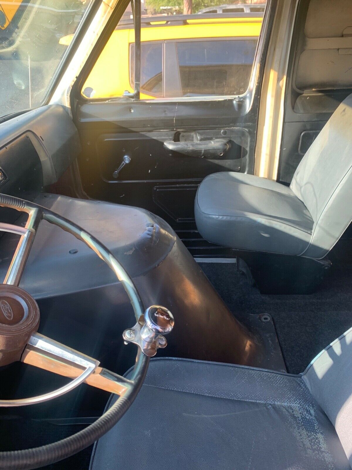 1972 Ford E-Series Van - photo 7