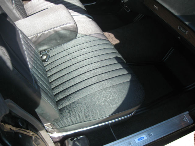 1972 Ford Galaxie LTD Brougham 4-Door Vinyl Top - photo 10
