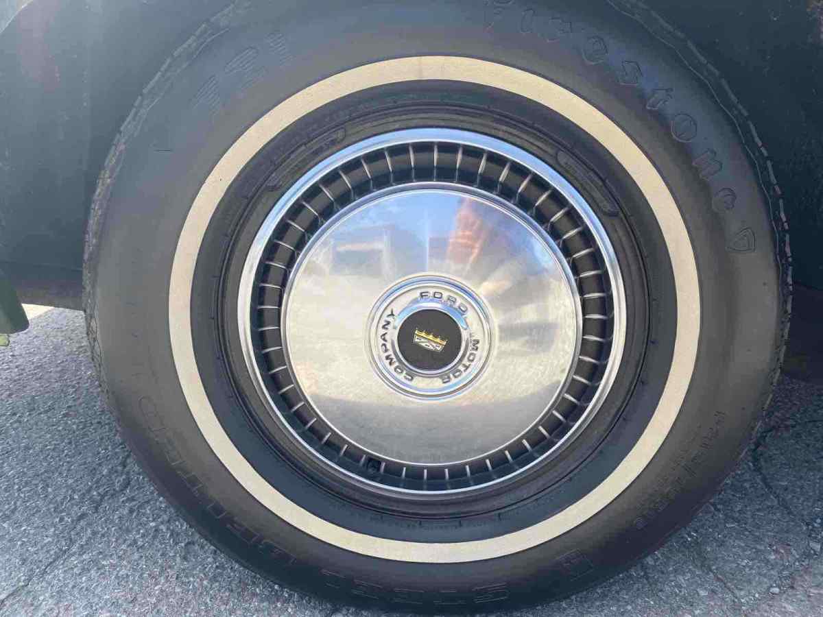 1972 Ford LTD Vinyl - photo 9