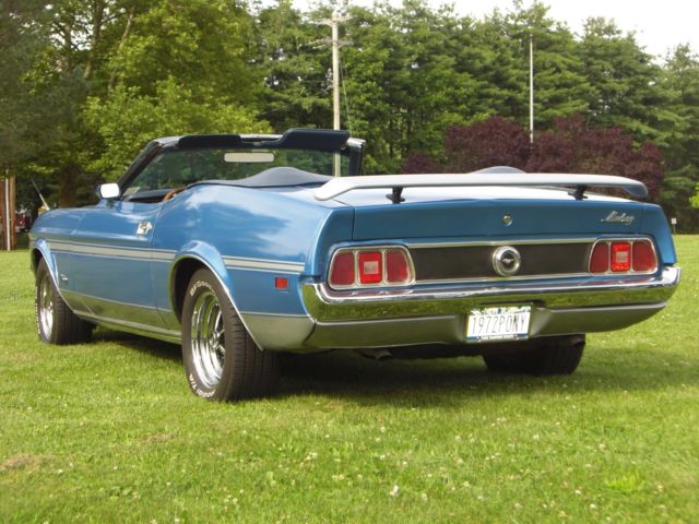 1972 Ford Mustang Convertible, Deluxe interior 1972 Ford Mustang Convertible
