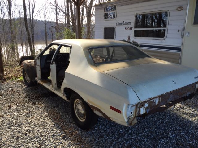1972 Ford Torino - Great for parts or put together again No Reserve! 1972 Ford Torino