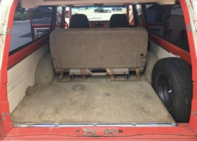 1972 GMC Suburban - photo 11