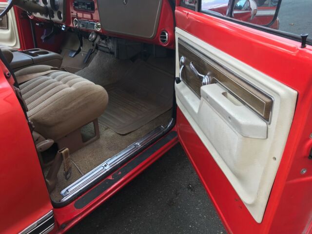 1972 GMC Suburban - photo 6