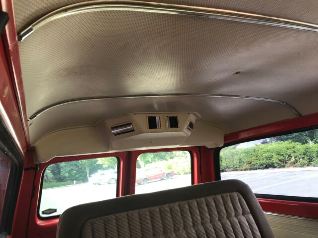 1972 GMC Suburban - photo 8