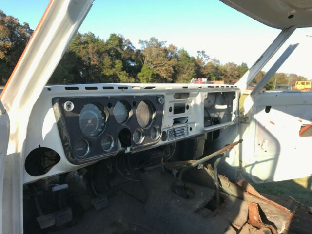1972 GMC K15 Factory Bucket Seats, A/C - photo 6