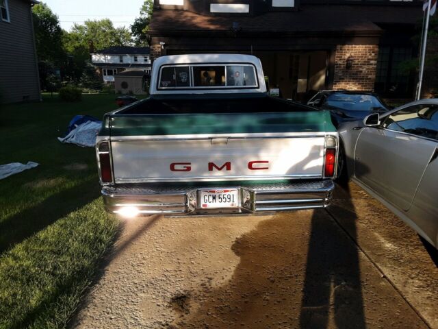 1972 GMC K2500 custom camper - photo 3