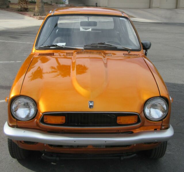 1972 Honda Z600 2 cylinder 4 speed manual transmission orange/gold, 50 mpg. 1972 Honda 600