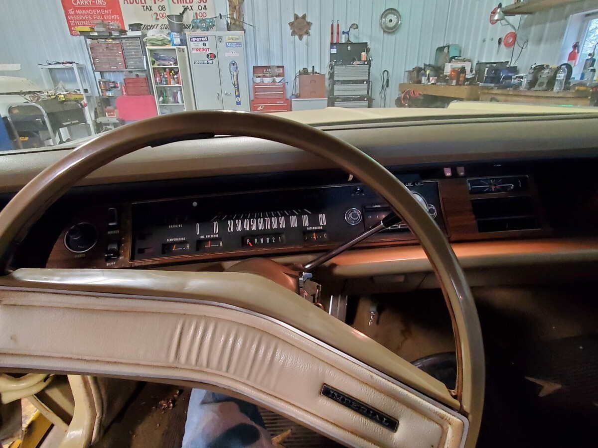 1972 Chrysler Imperial - photo 10