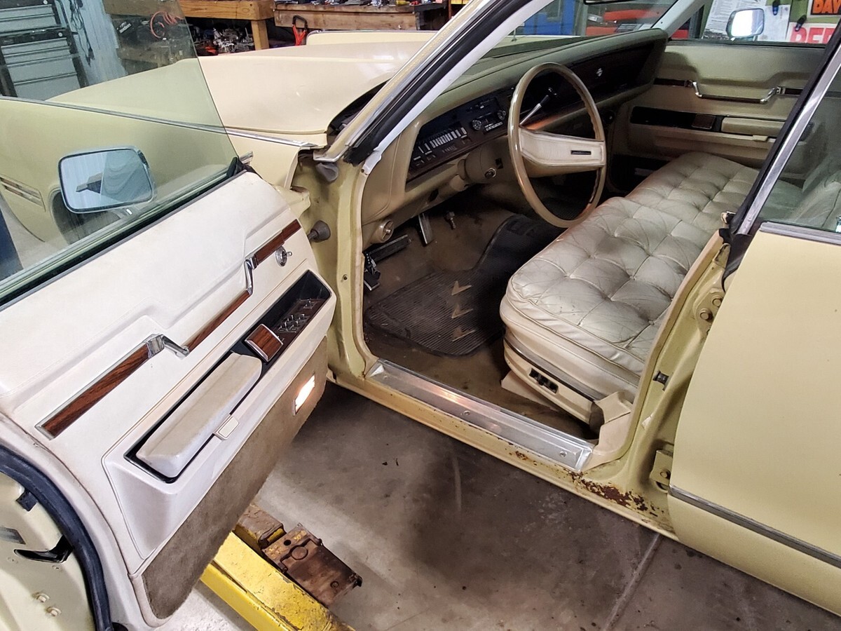 1972 Chrysler Imperial - photo 9